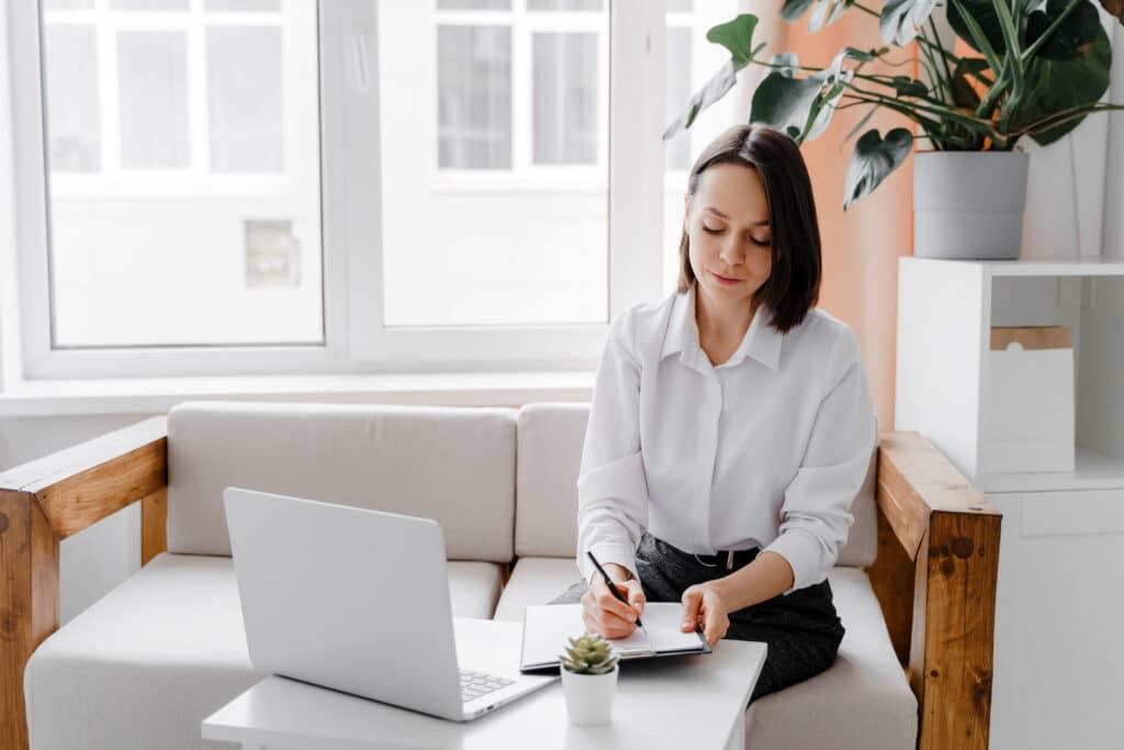 An executive assistant to a COO who was hired through C-Suite Assistants.