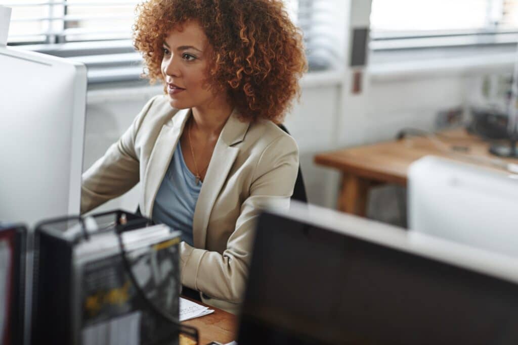 What does an executive administrative assistant do: assistant and executive reviewing a shared calendar